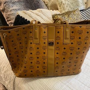 COPY - Large veversible Liz MCM tote shopper